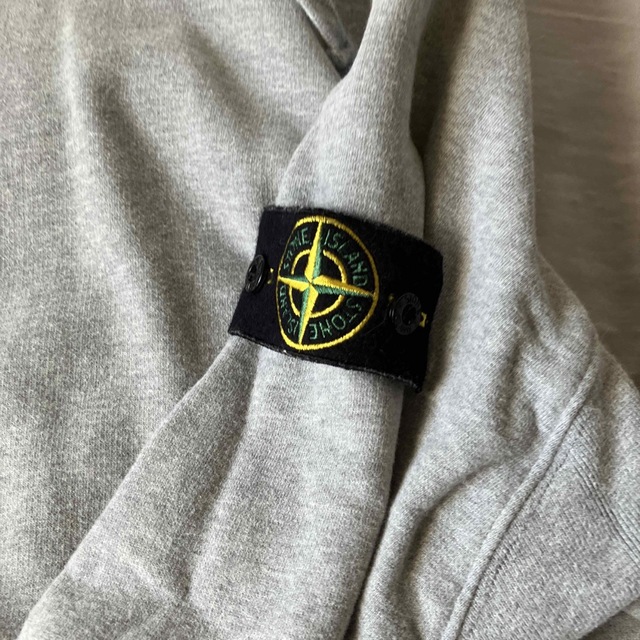 STONE ISLAND(ストーンアイランド)の年末年始期間限定値下げ　ストーンアイランド　パーカー メンズのトップス(パーカー)の商品写真