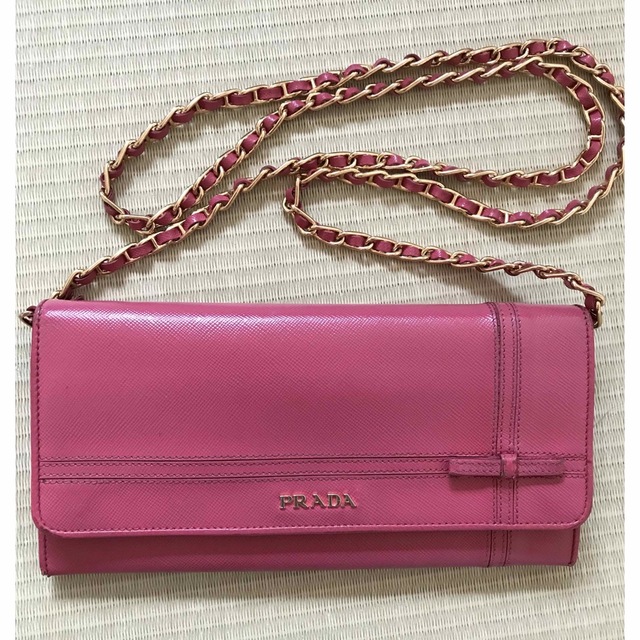 PRADA(プラダ)のPRADA チェーン付きウォレット　長財布 レディースのファッション小物(財布)の商品写真