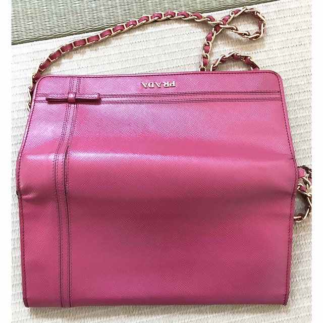 PRADA(プラダ)のPRADA チェーン付きウォレット　長財布 レディースのファッション小物(財布)の商品写真