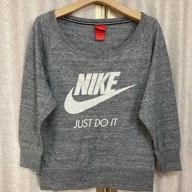 NIKE(ナイキ)のNIKE  グレー　七分袖　トップス レディースのトップス(カットソー(長袖/七分))の商品写真