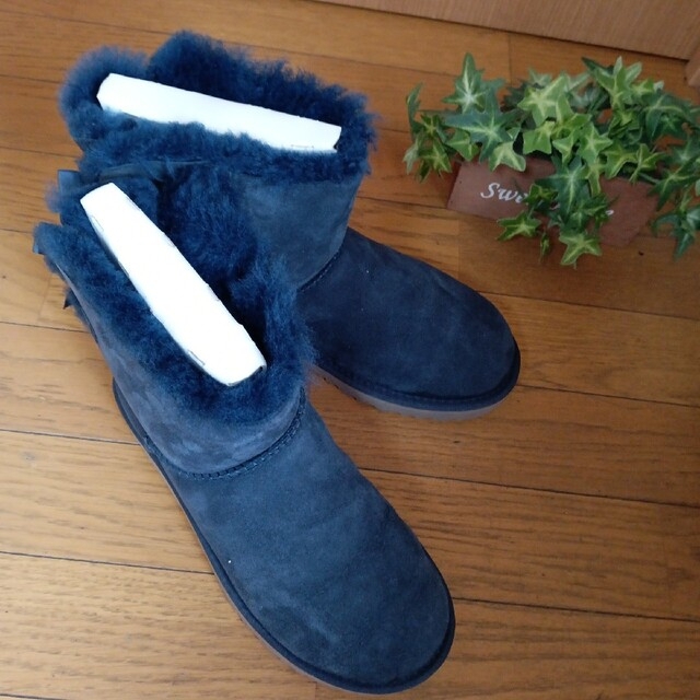 UGG(アグ)の未使用◇UGG◇♥リボン可愛い♥ムートンブーツ24cm レディースの靴/シューズ(ブーツ)の商品写真