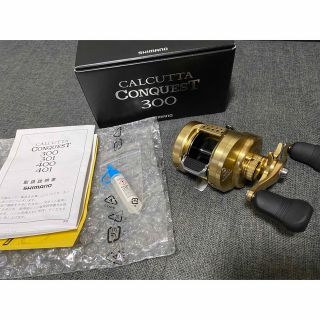 シマノ(SHIMANO)の美品！18カルカッタコンクエスト300(リール)