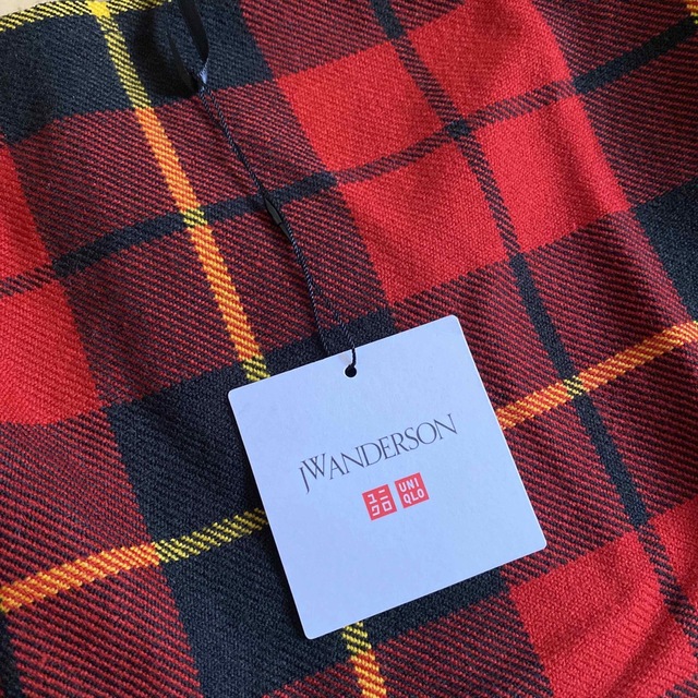 UNIQLO(ユニクロ)の【未使用品　タグ付き】UNIQLO JW ANDERSON フリンジスカートM レディースのスカート(ひざ丈スカート)の商品写真