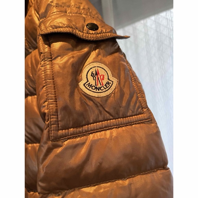 MONCLER(モンクレール)のモンクレールMONCLERロングダウンコートジャケットモカ レディースのジャケット/アウター(ダウンコート)の商品写真