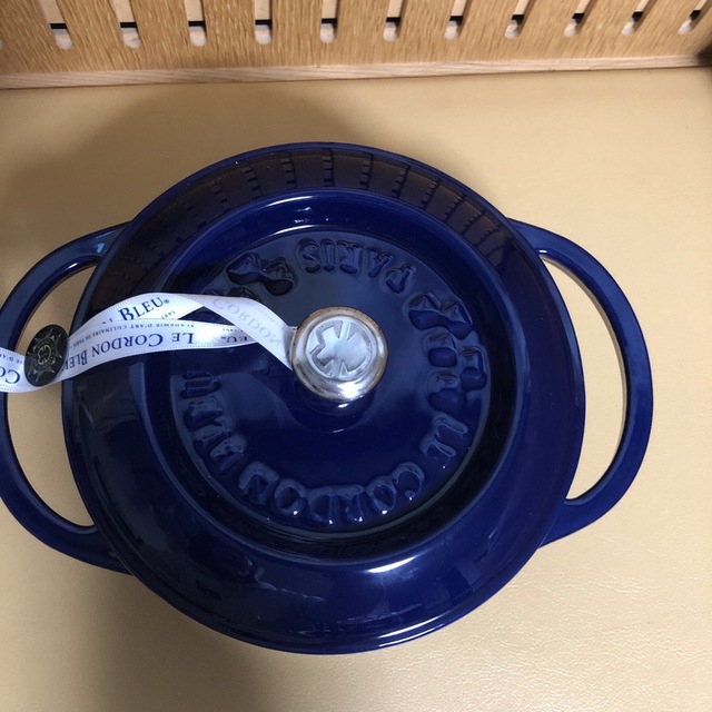 LE CREUSET(ルクルーゼ)のLE CORDN BLEU ココット　ラウンド20cm インテリア/住まい/日用品のキッチン/食器(鍋/フライパン)の商品写真