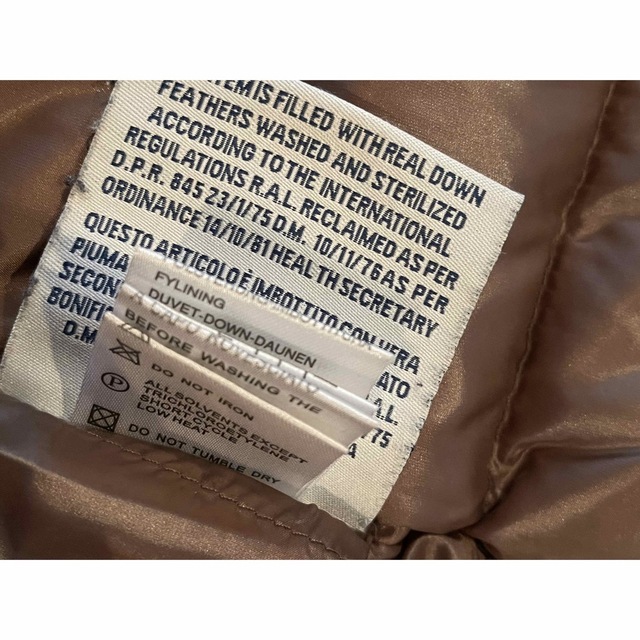 MONCLER(モンクレール)のモンクレールMONCLERダウンロングコートジャケットモカ レディースのジャケット/アウター(ダウンコート)の商品写真