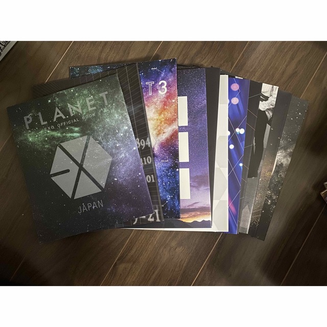 EXO(エクソ)のEXO OFFICIAL BOOK 1〜11 エンタメ/ホビーのタレントグッズ(アイドルグッズ)の商品写真