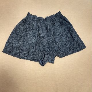 ケービーエフ(KBF)のグレー　黒　ショートパンツ　キュロット(ショートパンツ)