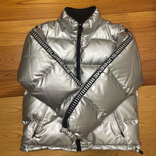 シュプリーム(Supreme)のsupreme reflective logo puffy jacket(ダウンジャケット)