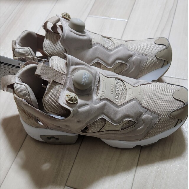 Reebok(リーボック)のINSTAPUMP FURY OG メンズの靴/シューズ(スニーカー)の商品写真