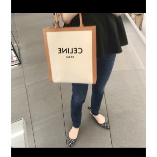 セリーヌ(celine)の35%OFF【新品・未使用】CELINE セリーヌ　スモールバーティカルカバ(ハンドバッグ)