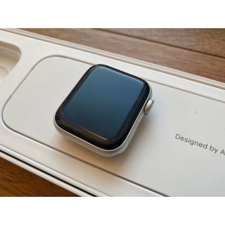Apple Watch - Apple Watch SE GPSモデル 40mm MYDM2J/A ホワイ…の通販
