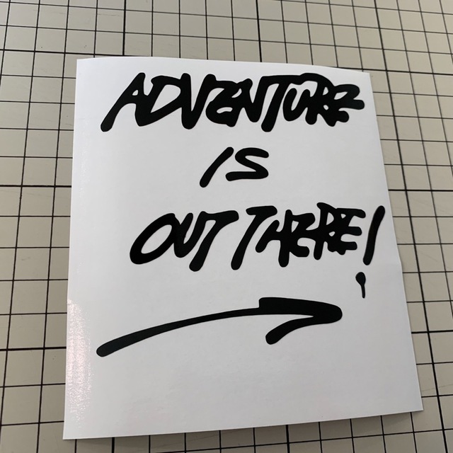 ■ ADVENTURE IS OUT THERE! (小)カッティングステッカー スポーツ/アウトドアのアウトドア(その他)の商品写真