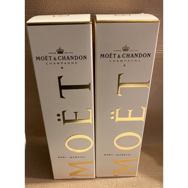 MOËT & CHANDON(モエエシャンドン)の２本 MOÈT & CHANDON CHAMPAGNE モエシャンドン 食品/飲料/酒の酒(シャンパン/スパークリングワイン)の商品写真