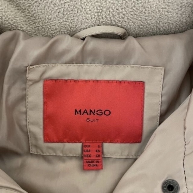 MANGO(マンゴ)の【最終価格】MANGO ダウンコート 収納可能フード付き レディースのジャケット/アウター(ダウンコート)の商品写真
