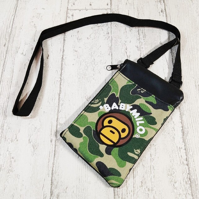 A BATHING APE(アベイシングエイプ)の新品・未開封☆A BATHING APE スマホポシェット ABCカモ グリーン レディースのバッグ(ショルダーバッグ)の商品写真