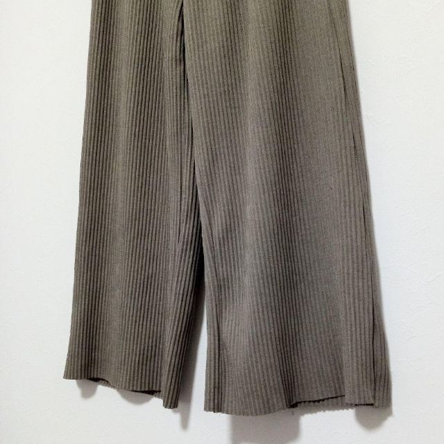 w closet w closet ダブルクローゼット プリーツパンツ 裾切りっぱなし ベージュの通販 by WATATAN|ダブルクローゼット ならラクマ wcloset ダブルクローゼット 花柄 プリーツパンツ