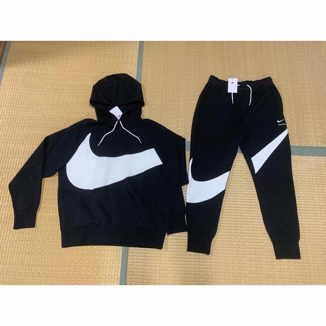 NIKE(ナイキ)のナイキ　スウェット ジョガーパンツ 上下 ブラック ホワイトスウッシュ メンズのトップス(パーカー)の商品写真