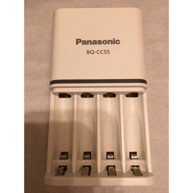 Panasonic(パナソニック)の単3形単4形ニッケル水素電池専用急速充電器 スマホ/家電/カメラのスマートフォン/携帯電話(バッテリー/充電器)の商品写真