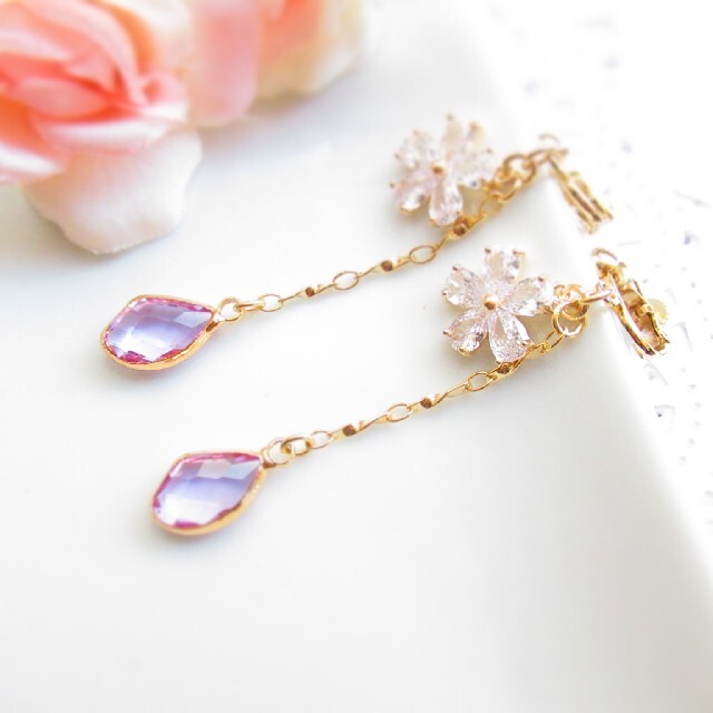 【イヤリング】花　桜　ジルコニア　揺れる　ロング　ハンドメイドイヤリング ハンドメイドのアクセサリー(イヤリング)の商品写真