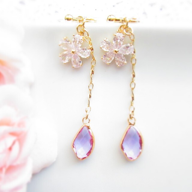 【イヤリング】花　桜　ジルコニア　揺れる　ロング　ハンドメイドイヤリング ハンドメイドのアクセサリー(イヤリング)の商品写真