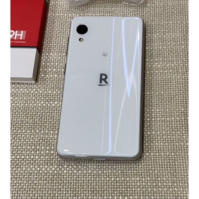 Rakuten Mini ホワイト　ほぼ未使用 スマホ/家電/カメラのスマートフォン/携帯電話(スマートフォン本体)の商品写真