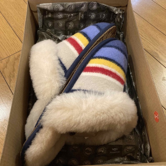 UGG(アグ)のUGG ✖️ PENDLETON ムートンスリッパ　室内履き　新品未使用 インテリア/住まい/日用品のインテリア小物(スリッパ/ルームシューズ)の商品写真