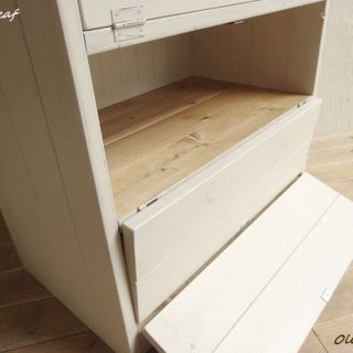☆オーダー可!○バッタン3枚扉キャビネット○シャビーホワイト無垢材
