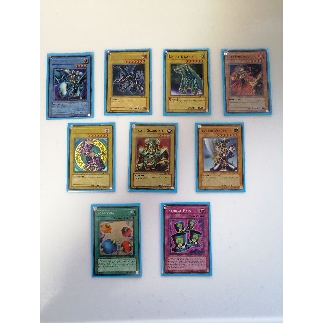 遊戯王カード　２４枚　超レア　ホログラフィック　遊戯と海馬瀬人の缶ケース ２つ エンタメ/ホビーのトレーディングカード(シングルカード)の商品写真