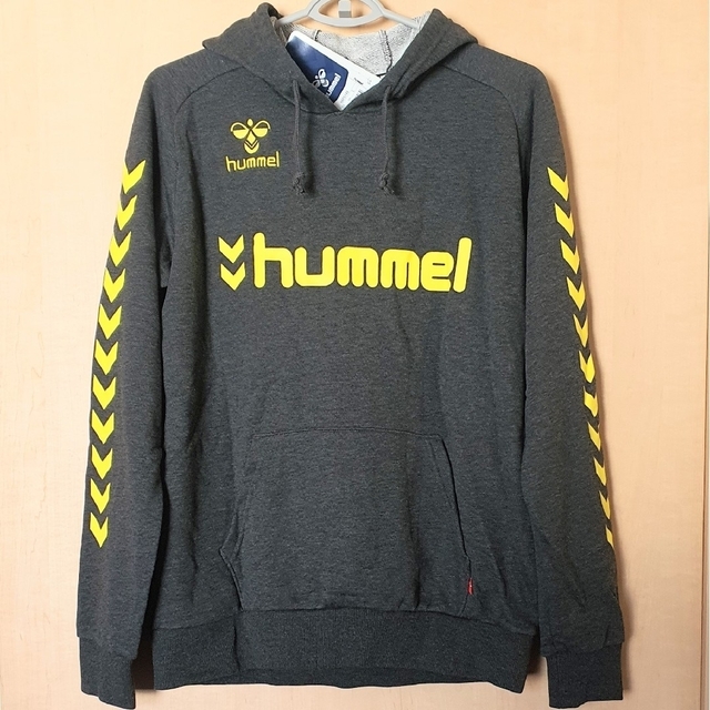 hummel(ヒュンメル)のヒュンメル バックプリント付き 裏毛スウェット パーカー Ｌ 新品 紙タグ付き スポーツ/アウトドアのサッカー/フットサル(ウェア)の商品写真