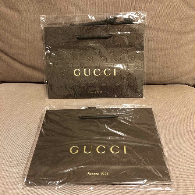 GUCCIの紙袋　２枚 レディースのバッグ(ショップ袋)の商品写真