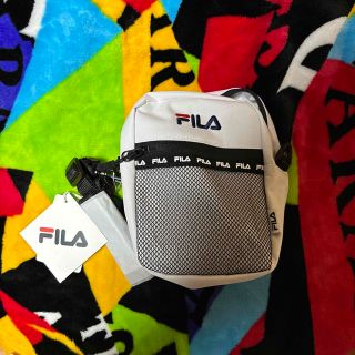 フィラ(FILA)のFILA ミニショルダーバッグ　斜めがけ　ホワイト(ショルダーバッグ)