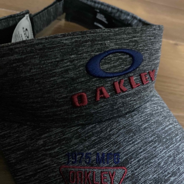 Oakley(オークリー)のオークリー　サンバイザー　 スポーツ/アウトドアのゴルフ(その他)の商品写真