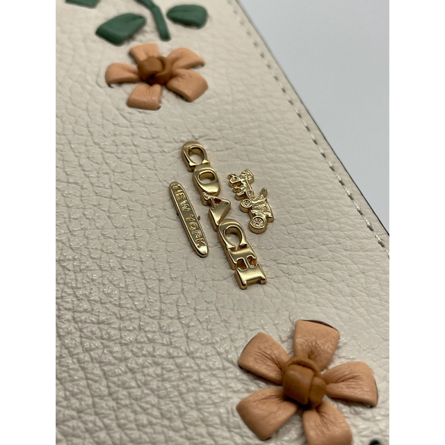 新作COACH 【CA636】ミディアム 財布フローラル ウィップステッチ