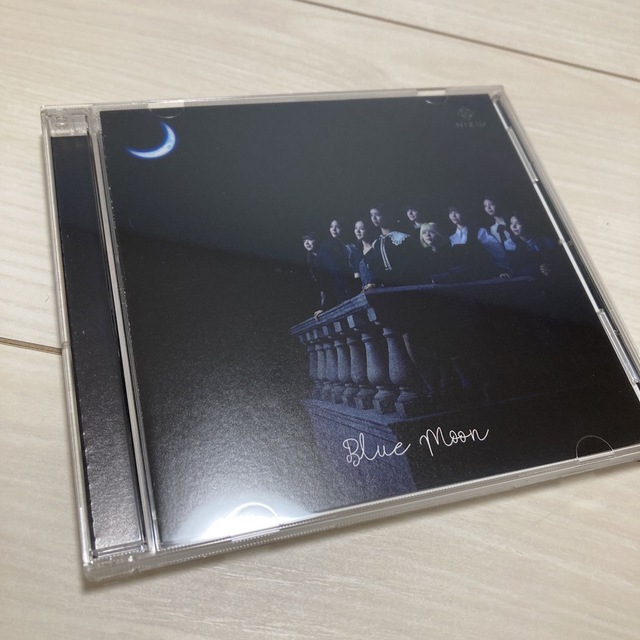 NiziU(ニジュー)のNiziU Blue Moon 通常盤 エンタメ/ホビーのCD(ポップス/ロック(邦楽))の商品写真