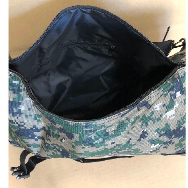 新品未使用　送料無料　男女兼用リュックサック　ショルダーバッグ　グリーン迷彩 メンズのバッグ(ショルダーバッグ)の商品写真