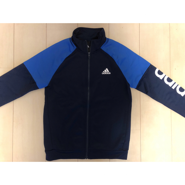 adidas(アディダス)のアディダス❣️ネイビーのジャンパー　150cm キッズ/ベビー/マタニティのキッズ服男の子用(90cm~)(ジャケット/上着)の商品写真