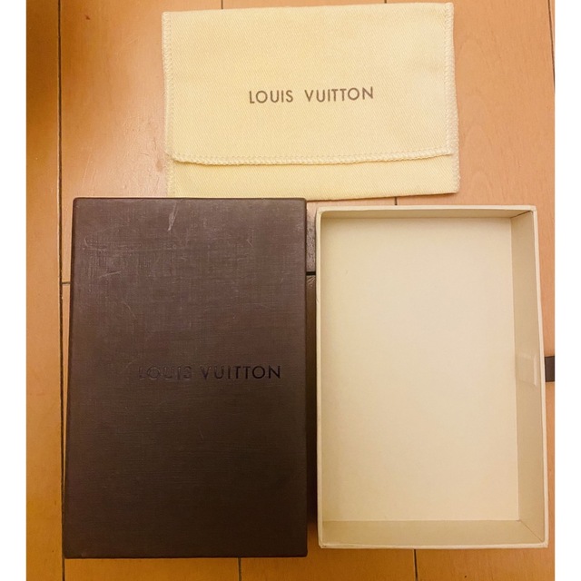 LOUIS VUITTON(ルイヴィトン)の新品♡ヴィトン 化粧箱　ミニケース　ポーチ　ハンカチ　ノベルティ　VUITTON レディースのファッション小物(ポーチ)の商品写真