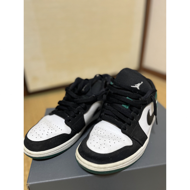 NIKE(ナイキ)のNIKE AIR JORDAN 1 LOW メンズの靴/シューズ(スニーカー)の商品写真