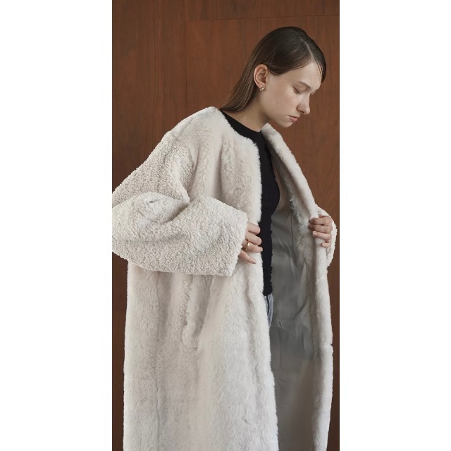 CLANE(クラネ)のCLANE   新品　MIX FUR COCOON COAT   レディースのジャケット/アウター(ロングコート)の商品写真