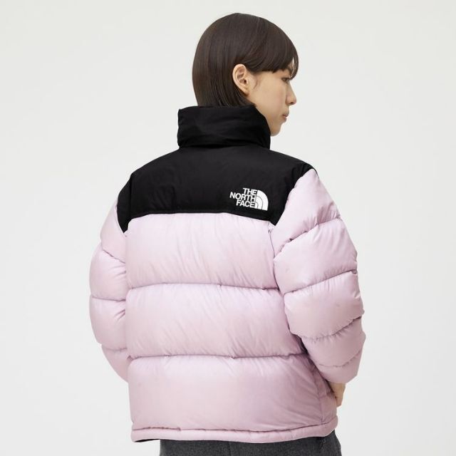 THE NORTH FACE(ザノースフェイス)のタグ付き新品 ショート ヌプシジャケット ケルプタン ベージュ XL レディースのジャケット/アウター(ダウンジャケット)の商品写真