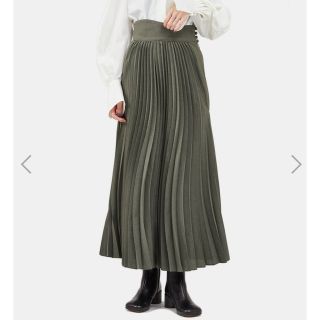 マメ(mame)の【タグつき新品】mame Curved Pleated Flared Skirt(ロングスカート)