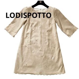 ロディスポット(LODISPOTTO)のLODISPOTTOロディスポットベージュビジューお花ワンピース(ひざ丈ワンピース)