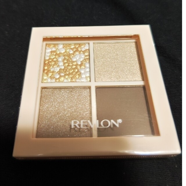 REVLON(レブロン)の（新品、未開封、フィルム付き）レブロン ダズル アイシャドウ クアッド 001 コスメ/美容のベースメイク/化粧品(アイシャドウ)の商品写真