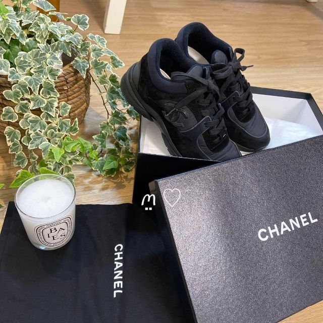 CHANEL(シャネル)のCHANEL シャネル  ココマークスニーカー  37　24cm　ブラック レディースの靴/シューズ(スニーカー)の商品写真