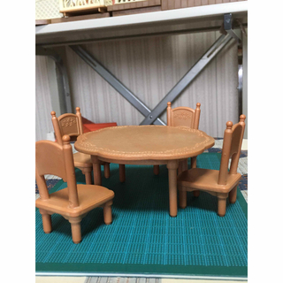 エポック(EPOCH)のシルバニアファミリー　ダイニングテーブルと椅子4脚(キャラクターグッズ)