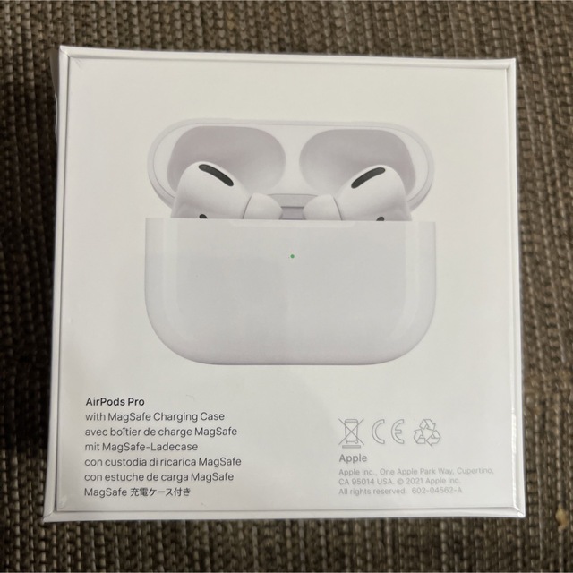 [国内正規品] Apple AirPods Pro MLWK3JA  スマホ/家電/カメラのオーディオ機器(ヘッドフォン/イヤフォン)の商品写真