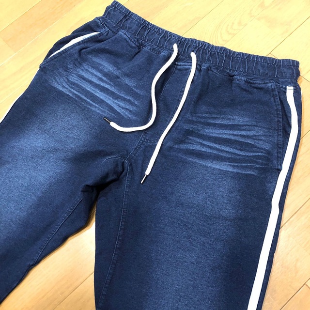 Sサイズ ライン入りスウェットデニムジョガーパンツ インディゴ色 メンズのパンツ(デニム/ジーンズ)の商品写真