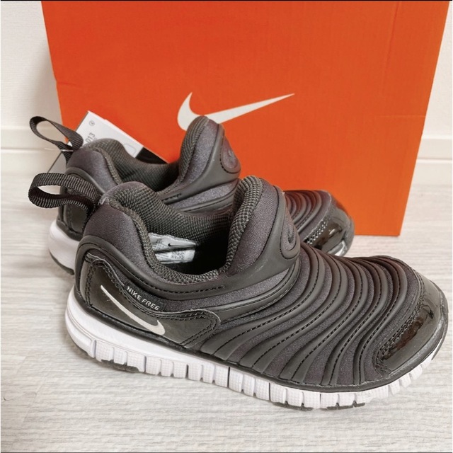 NIKE(ナイキ)のNIKE  ナイキ　スニーカー　17cm   ダイナモフリー キッズ/ベビー/マタニティのキッズ靴/シューズ(15cm~)(スリッポン)の商品写真