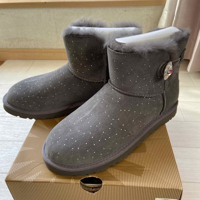 ugg ブーツ　ベイリーボタン　スワロフスキーブーツ